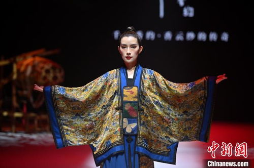 廣西南寧上演民族服飾時裝秀