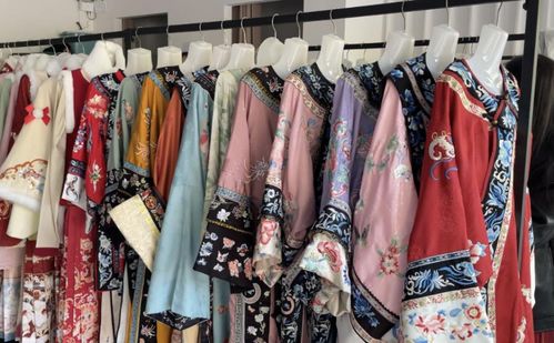 大明湖畔的夏雨荷 寫真火爆 來濟(jì)南體驗(yàn)當(dāng) 格格 需要提前預(yù)約