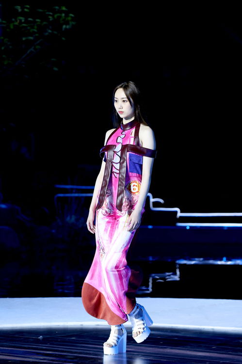 中國(guó)民族服飾設(shè)計(jì)展演在浙江桐廬舉行